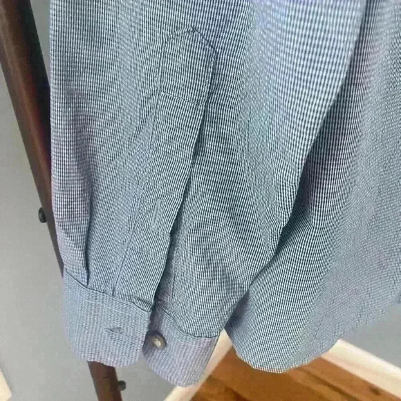 Eddie Bauer Mens blue button down shirt size L, adjustable sleeves, casual - Picture 4 of 8